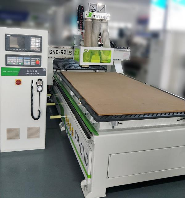 Pusat Pemotong CNC Auto